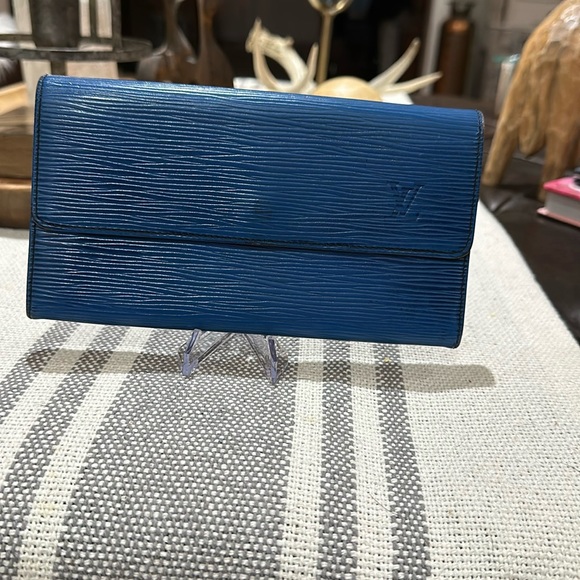 🪧 Authentic Louis Vuitton Vintage Malletier Epi Leather Wallet in Blue, EUC🪧 - Picture 16 of 16